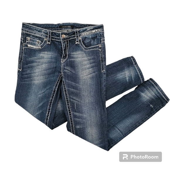 Cute Jeans with Fun Pockets and distressed Detail. Seductions FD. - Picture 2 of 11